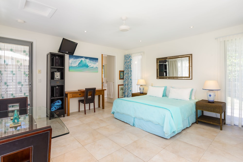 Luxury Suite, 1 King Bed, Terrace, Pool View (Blue Room) photo 2