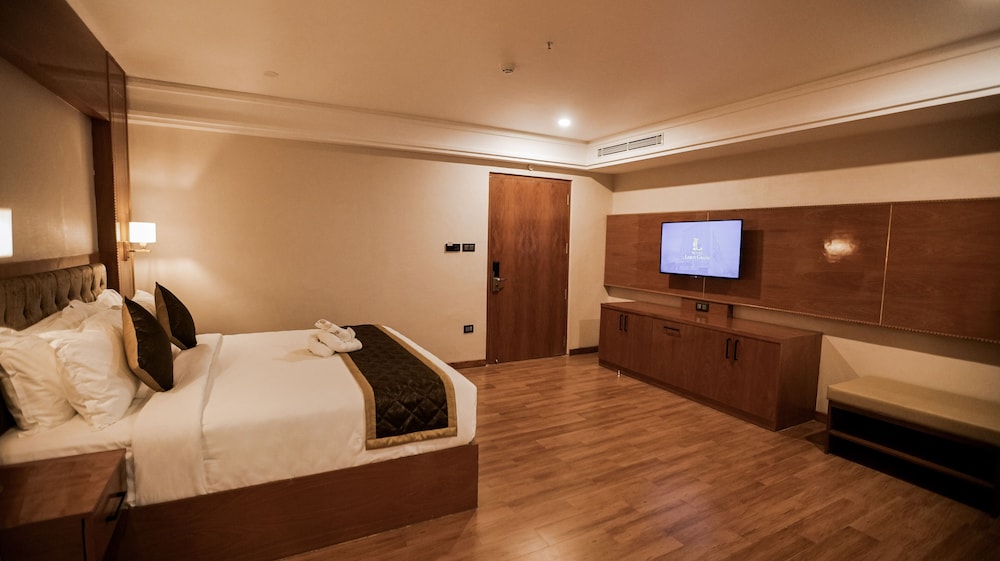 Deluxe Double or Twin Room - Photo 7