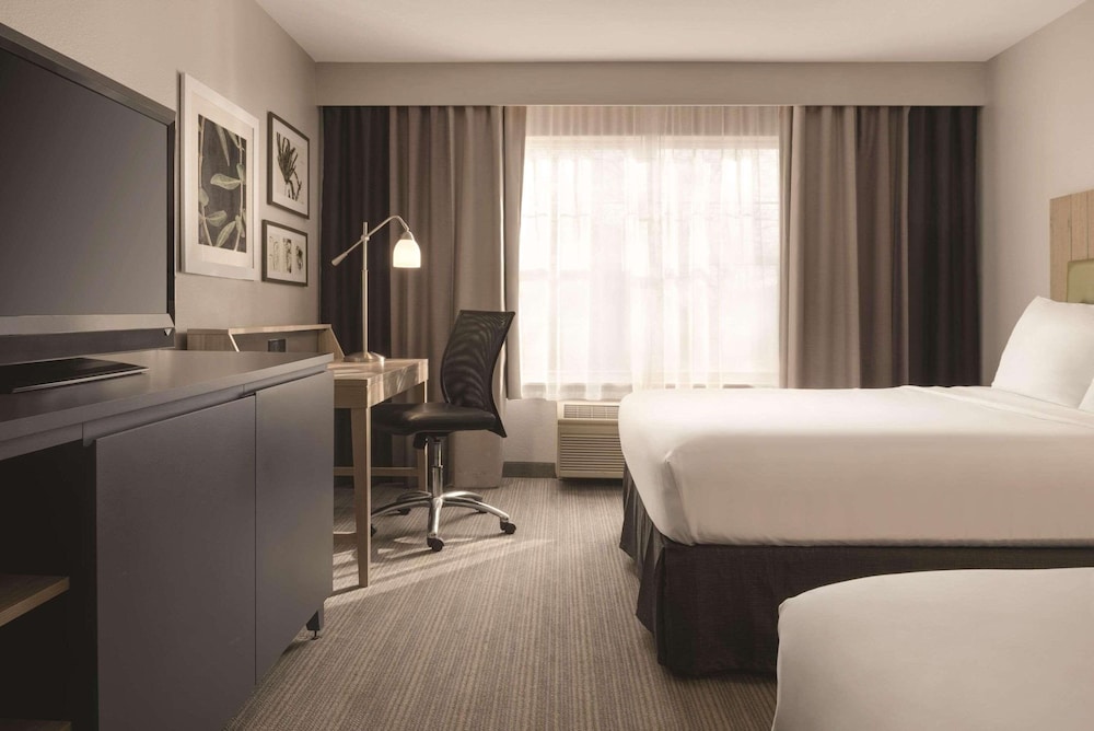 Room, 2 Queen Beds, Non Smoking - Photo 3