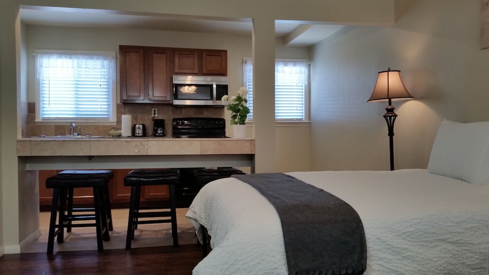 Family Suite, 2 Bedrooms, Kitchen, Mountain View photo 1