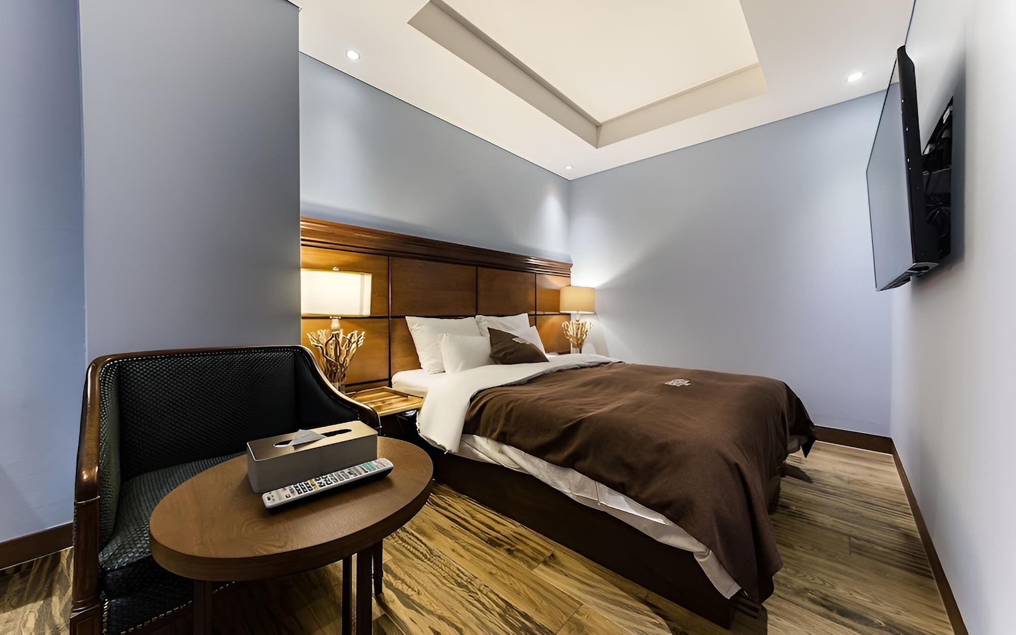 Room (Premium) - Photo 29