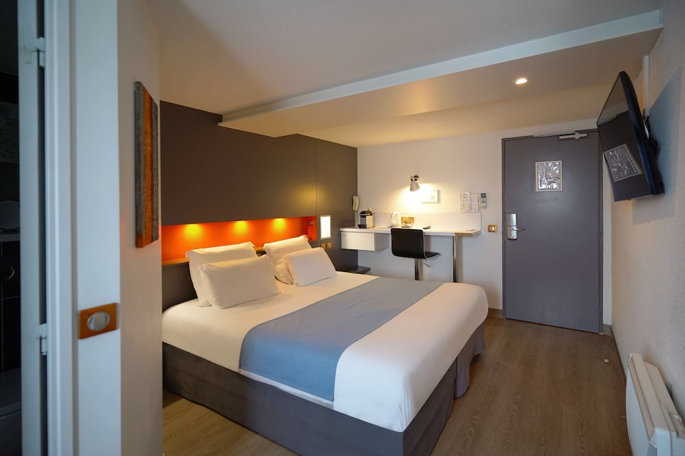 Premium Room, Multiple Beds, Non Smoking - Photo 4