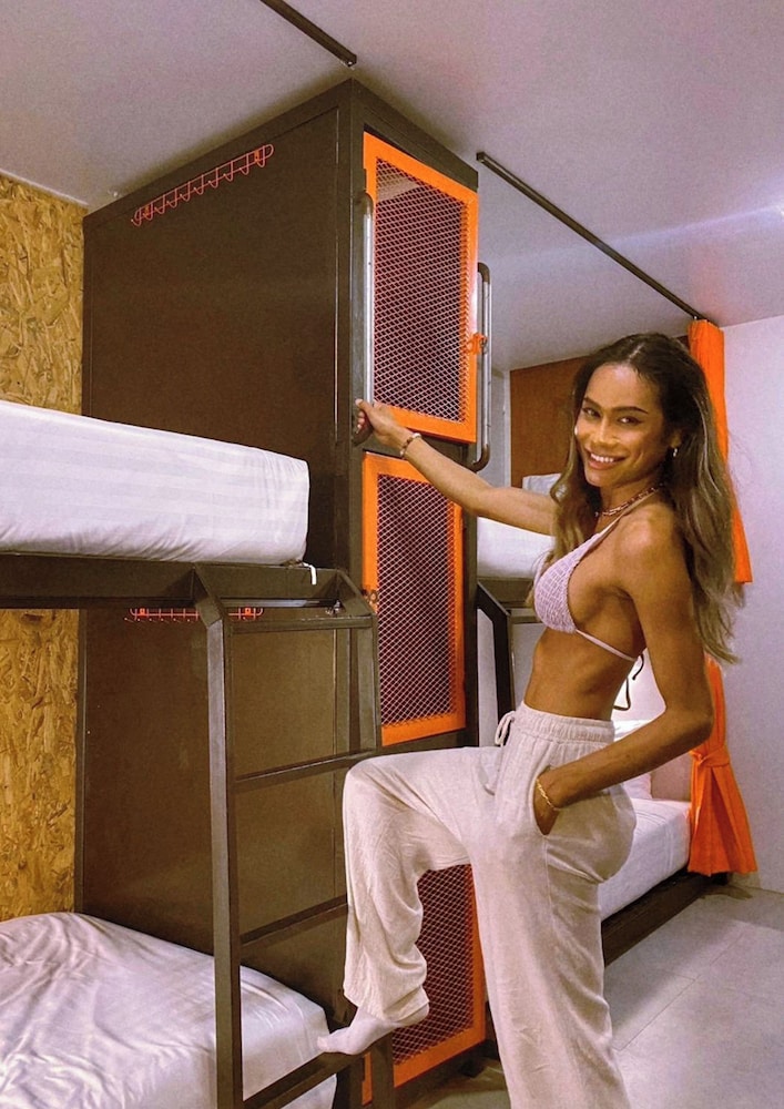 Female dorm 8 beds
