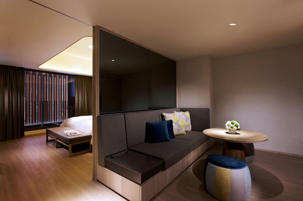 Corner Suite photo 2