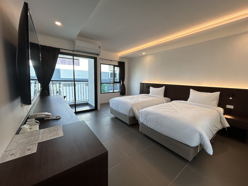 Room, Multiple Beds, Non Smoking - Photo 1
