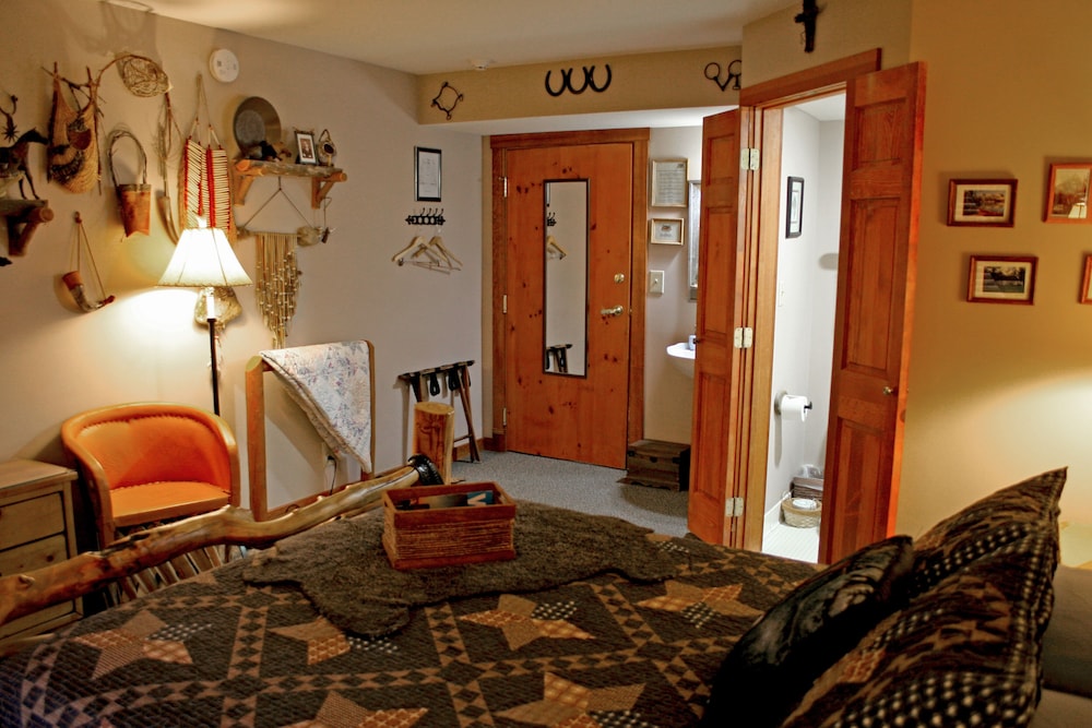 Standard Double Room, Ensuite (Frontier) photo 2