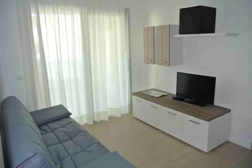 Apartment, Smoking