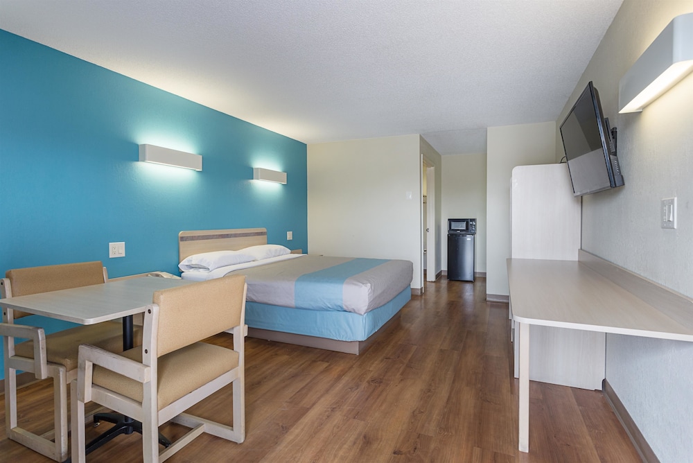 Standard Room, 1 King Bed, Smoking