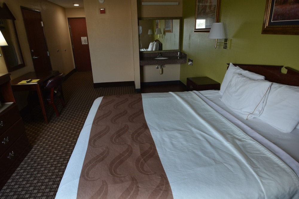Room, 1 King Bed - Photo 5