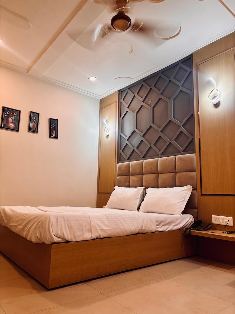 Deluxe Double Room, City View