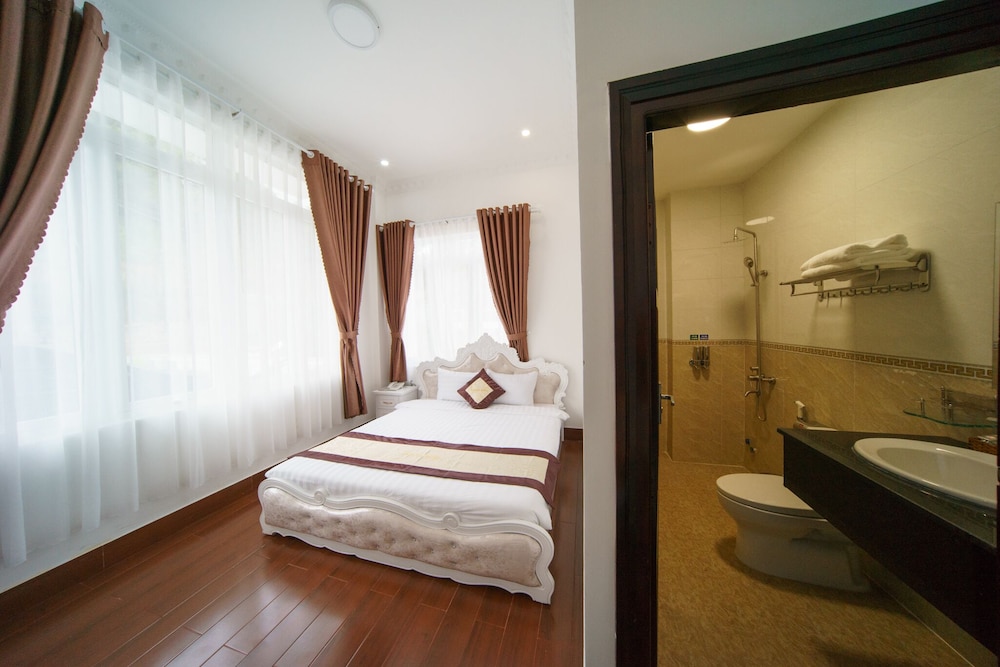 Deluxe Room with Window - Photo 2
