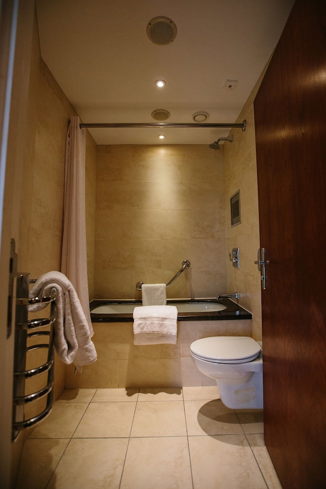 Standard Double or Twin Room - Photo 8