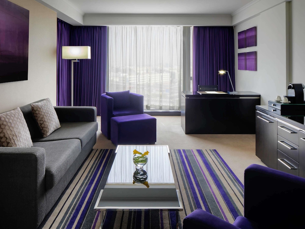 Executive Suite, 1 King Bed with Sofa bed