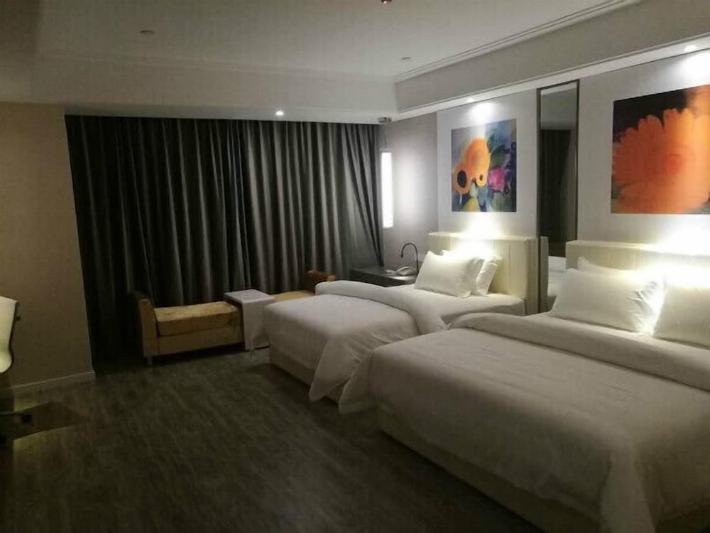 Twin Room (Super Sassy)