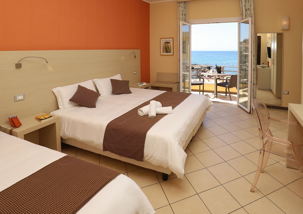 Panoramic Triple Room, Balcony, Sea View - Photo 3