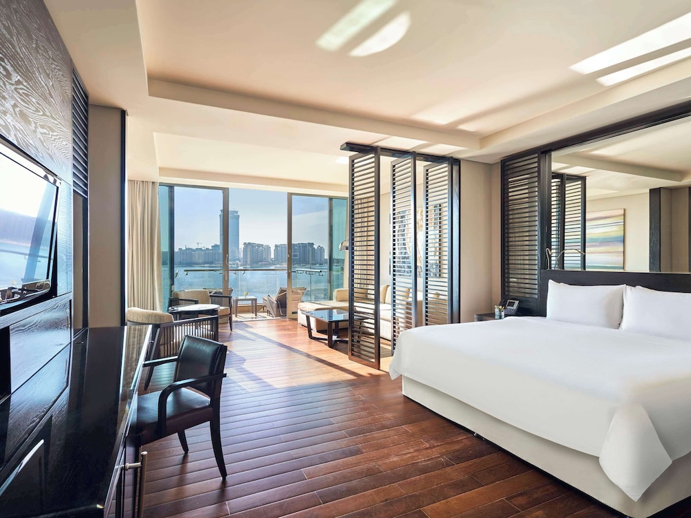 Premium Room, 1 King Bed, Sea View