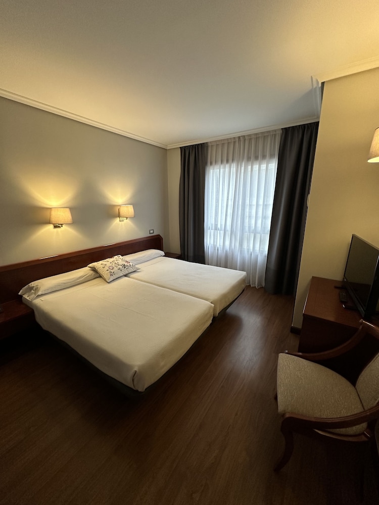 Standard Double Room Single Use - Photo 5