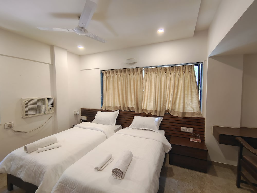 Deluxe Room - Photo 6
