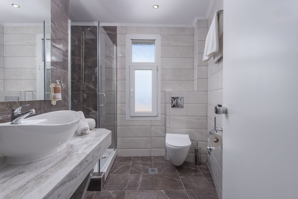 Standard Double Room, Partial Sea View - Photo 6