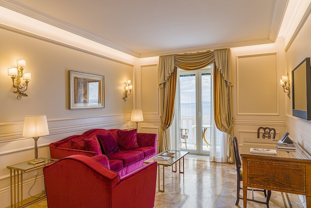 Deluxe Suite, Sea View - Photo 7