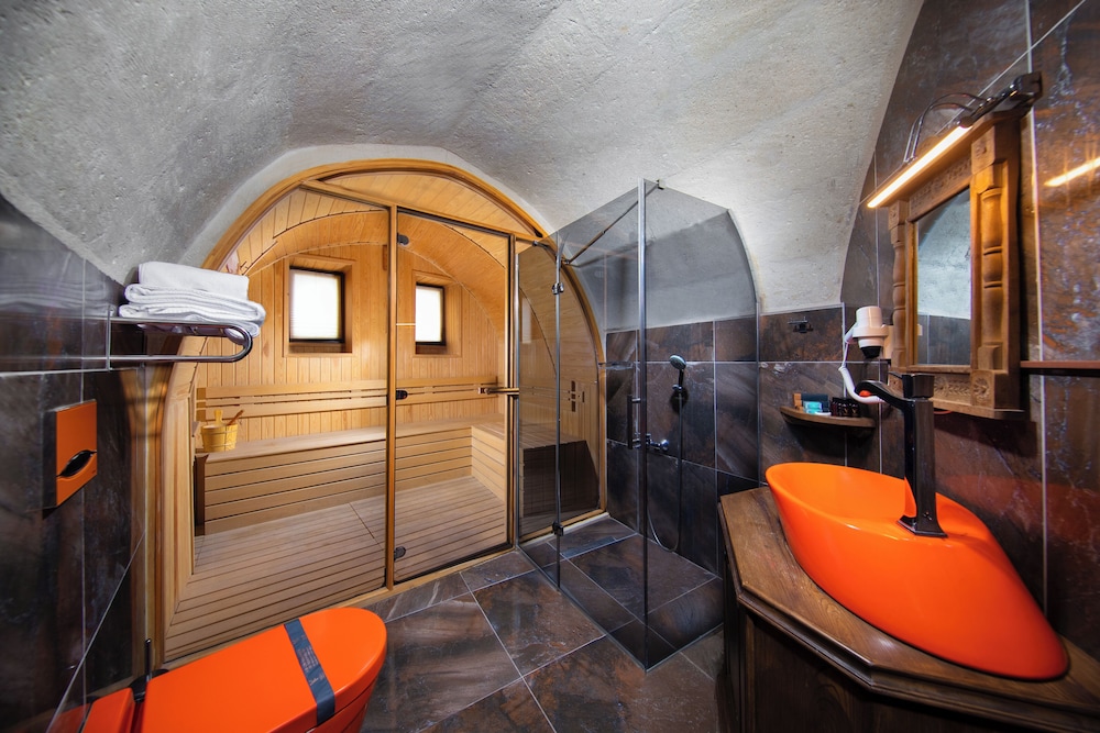 Spa Suites with Jacuzzi and Sauna photo 3