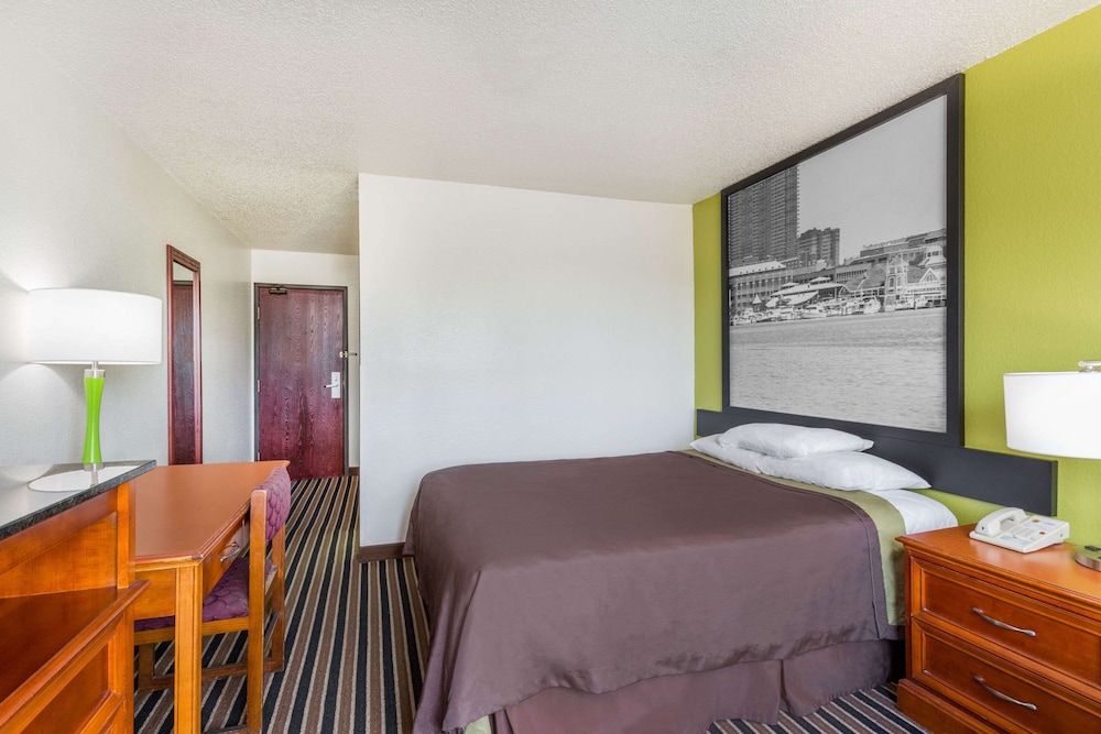 Room, 1 Queen Bed, Microwave