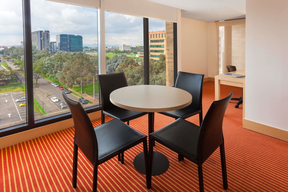 Suite, 1 Bedroom - Photo 9