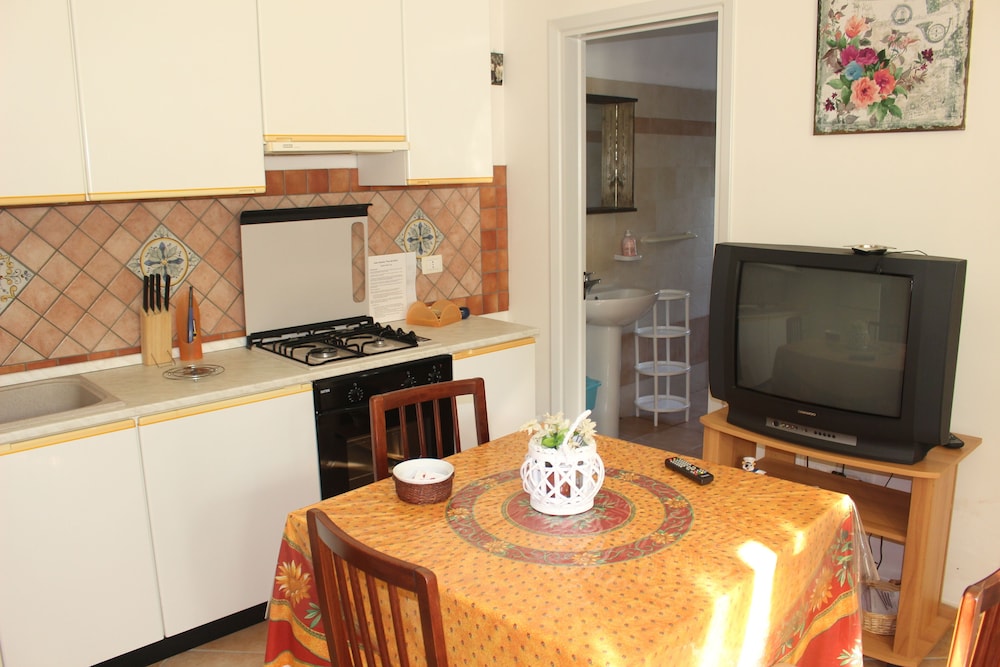 Traditional Apartment photo 3