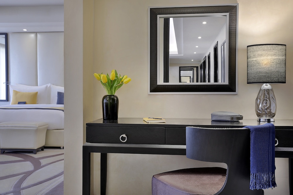Royal Suite, 2 Bedrooms - Photo 4