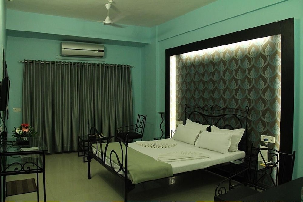 Deluxe Non Ac Room photo 2