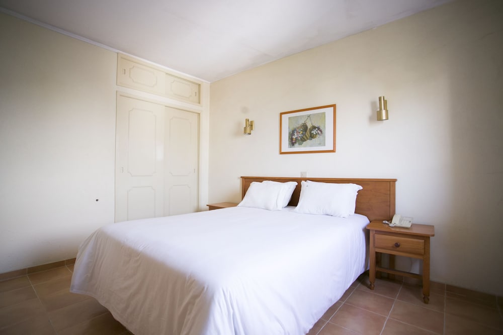 Apartment, 1 Bedroom, Pool View - Photo 3