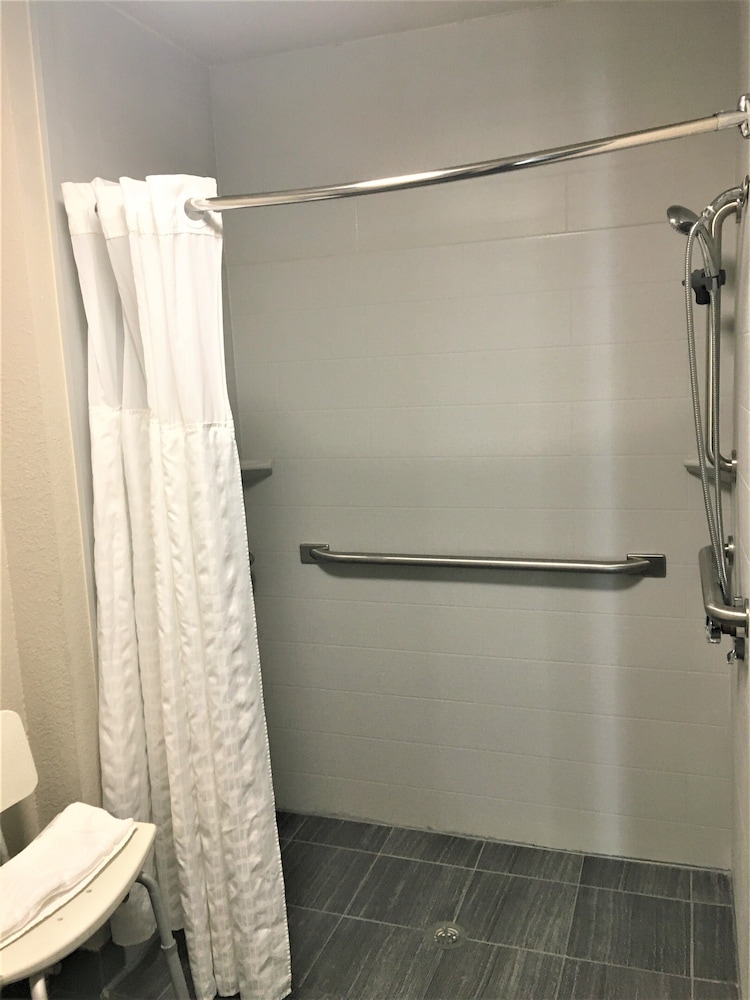Suite, 1 Double Bed with Sofa bed, Accessible, Non Smoking (Roll In Shower) - Photo 7