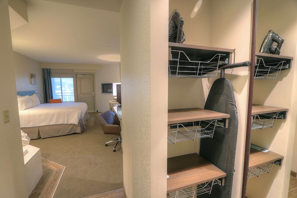Room, 1 King Bed, Jetted Tub (Balcony) photo 1