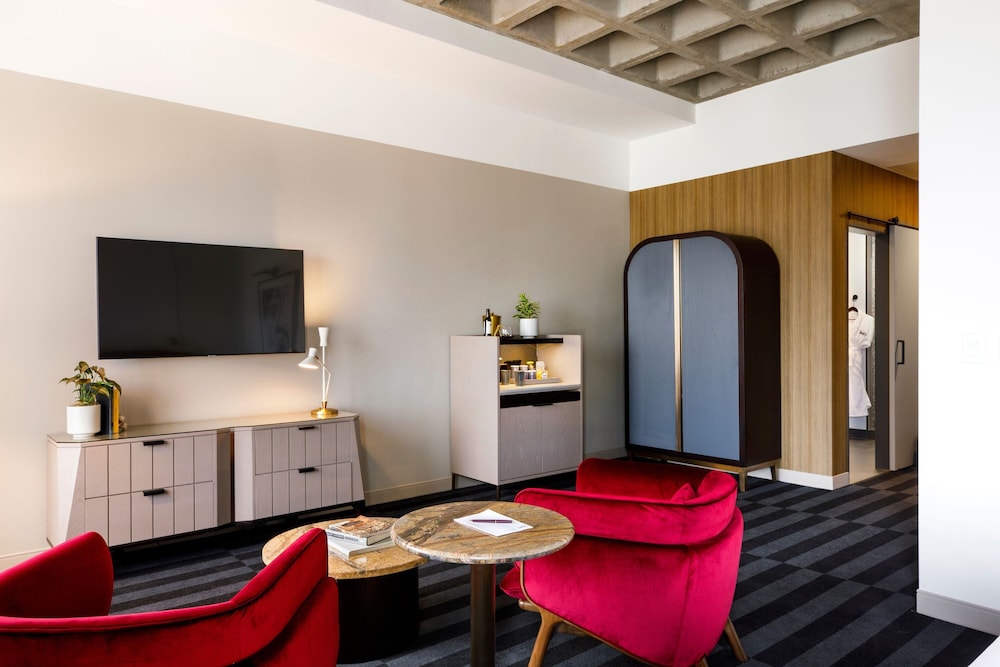 Junior Suite, 1 Bedroom, City View photo 2