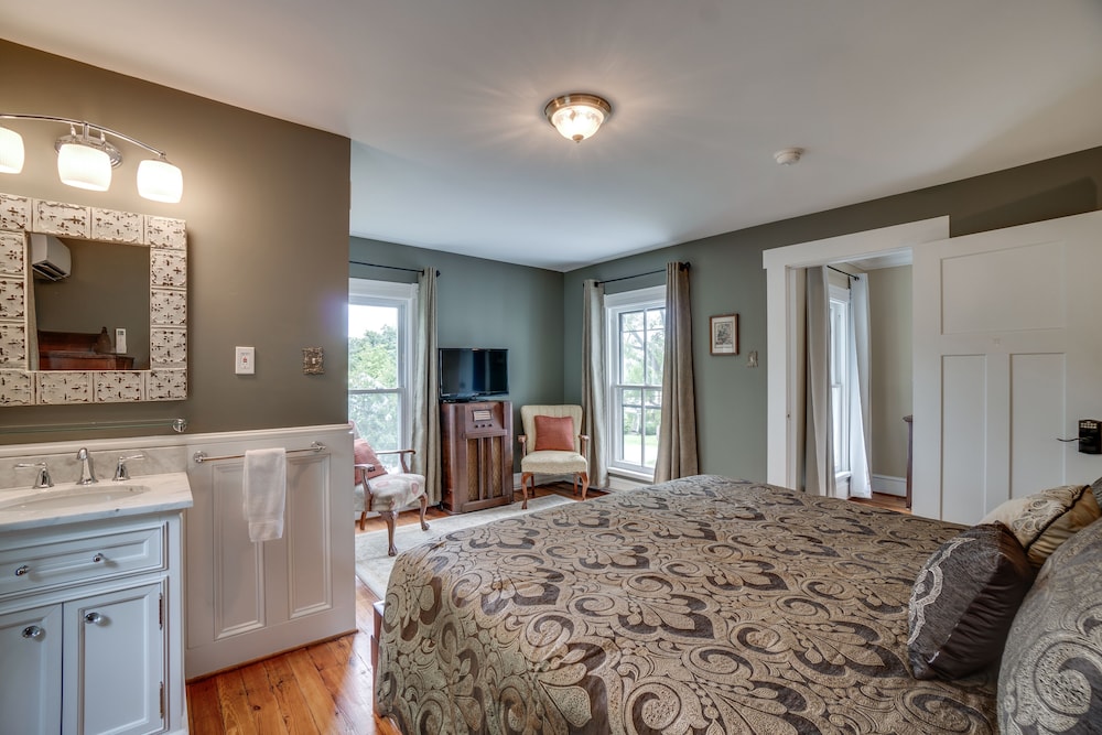 Luray Room photo 2