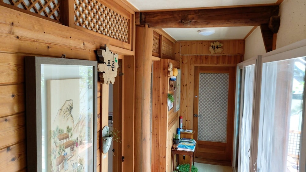 Room (Happiness) photo 3