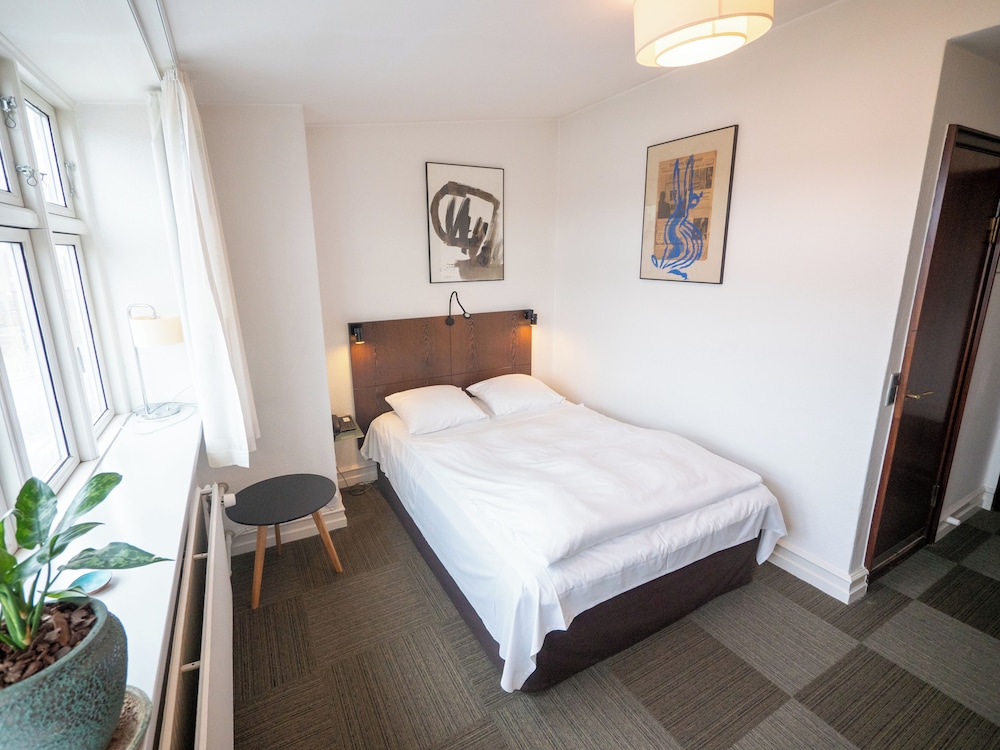 Standard Double Room, 1 Queen Bed (Bed 160 cm) photo 2