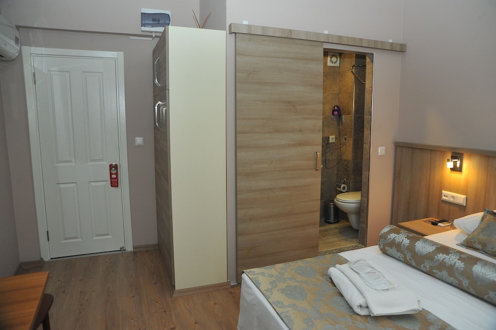 Standard Twin Room photo 3