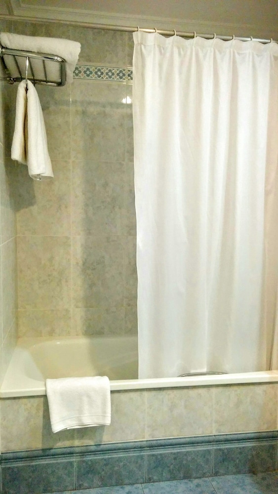 Standard Double or Twin Room - Photo 4