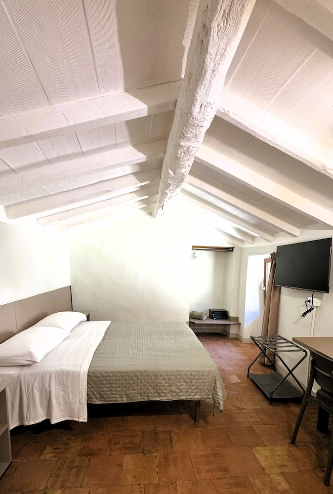 Classic Apartment, Balcony, City View photo 1