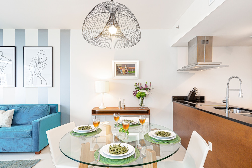 Boutique Apart, 1 King & Sofa Bed, Sauna, River/City Views, Balcony2603