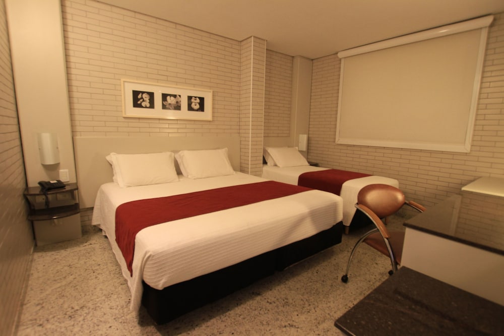 Hotel Confiance Batel — Standard Triple Room