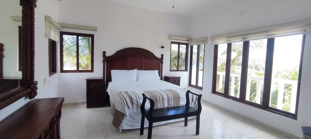 Panoramic House photo 1