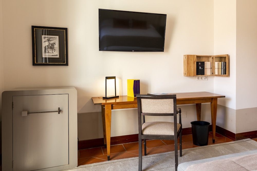 Standard Twin Room (2 Adults and 1 Child) photo 2