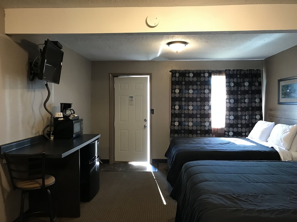 Family Suite, Refrigerator & Microwave, Ground Floor photo 3