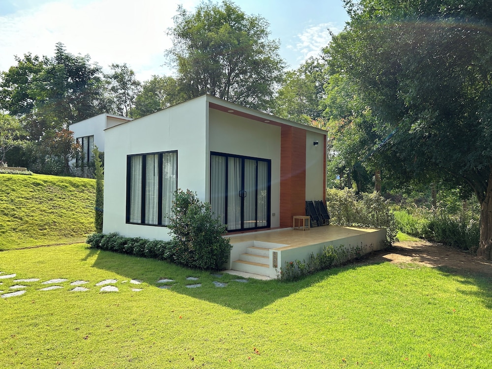 Deluxe Room, Patio, River View - Photo 5