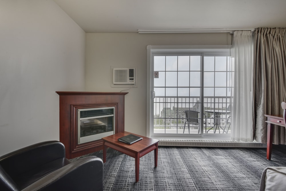 PAVILION SECTION | Economy Room, 1 Queen Bed, Balcony, Courtyard View - Photo 2