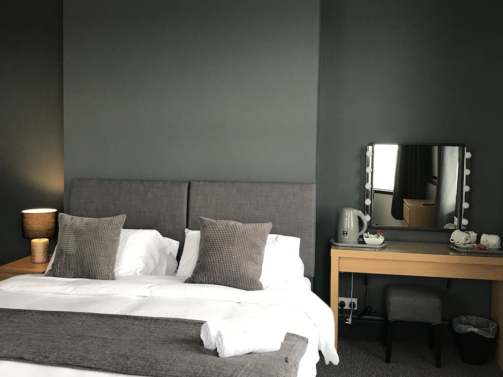 Deluxe Suite, Ensuite photo 2
