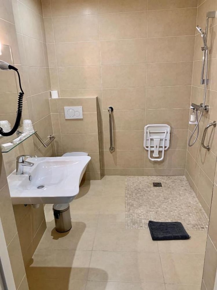 Superior Single Room, 1 Large Twin Bed, Accessible, City View