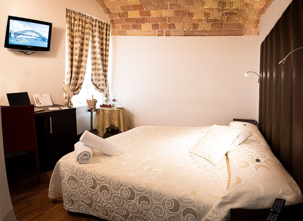 Classic Double Room Single Use photo 2
